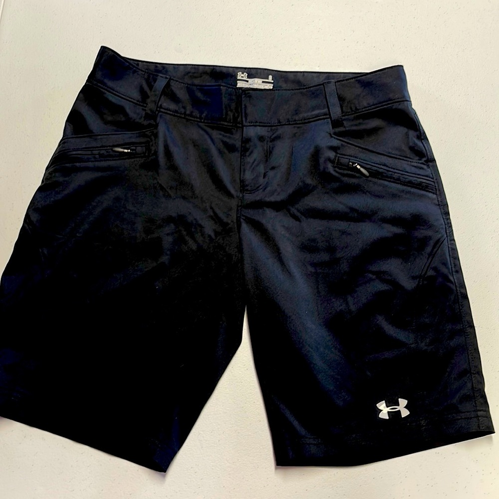 Under Armor Heat Gear Black Golf Shorts with zippered front pockets